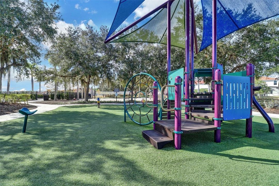 For Sale: $595,000 (5 beds, 5 baths, 3067 Square Feet)