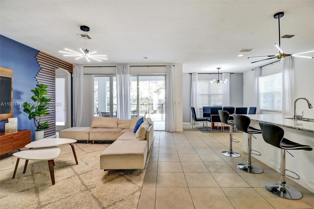 For Sale: $595,000 (5 beds, 5 baths, 3067 Square Feet)