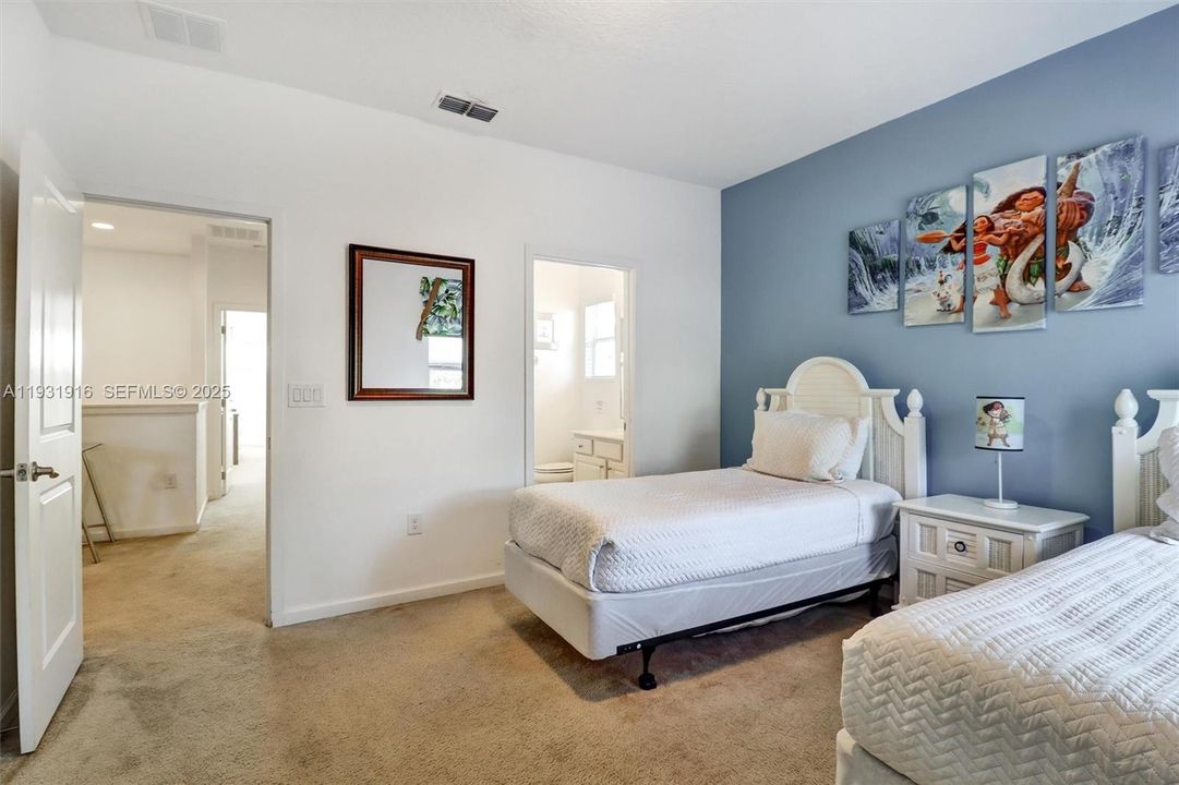 For Sale: $595,000 (5 beds, 5 baths, 3067 Square Feet)