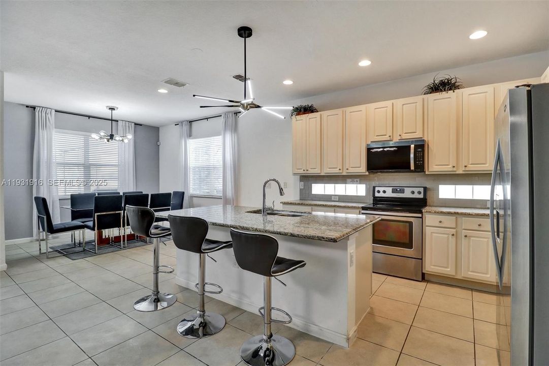 For Sale: $595,000 (5 beds, 5 baths, 3067 Square Feet)