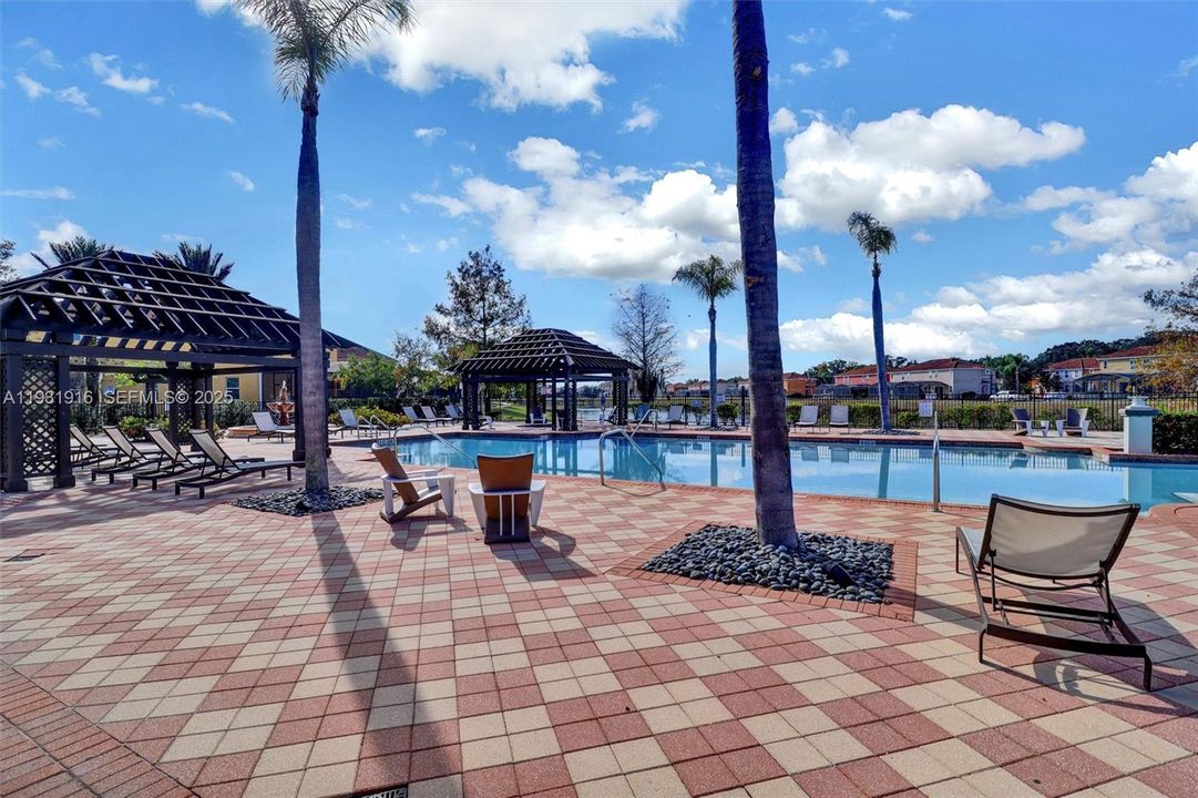 For Sale: $595,000 (5 beds, 5 baths, 3067 Square Feet)