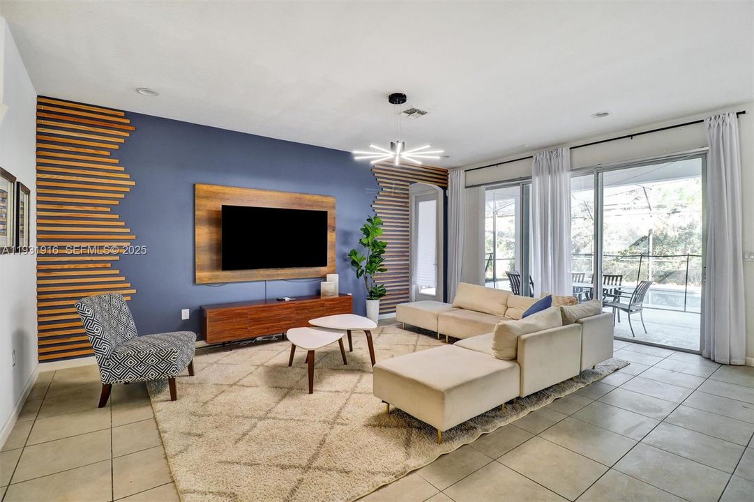 For Sale: $595,000 (5 beds, 5 baths, 3067 Square Feet)