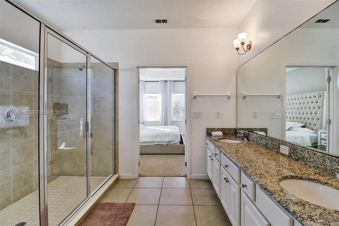 For Sale: $595,000 (5 beds, 5 baths, 3067 Square Feet)