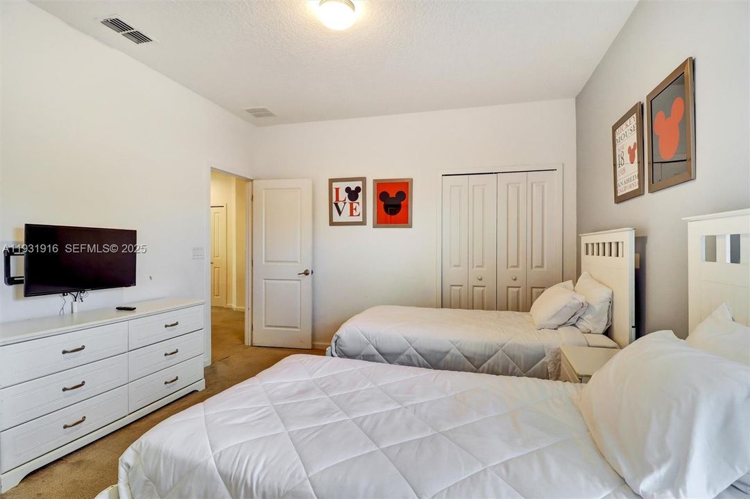 For Sale: $595,000 (5 beds, 5 baths, 3067 Square Feet)