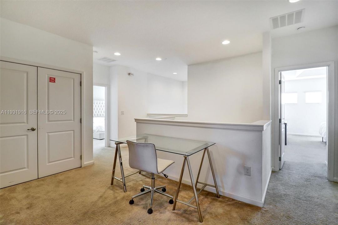 For Sale: $595,000 (5 beds, 5 baths, 3067 Square Feet)