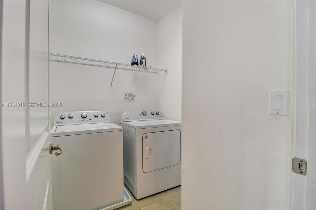 For Sale: $595,000 (5 beds, 5 baths, 3067 Square Feet)