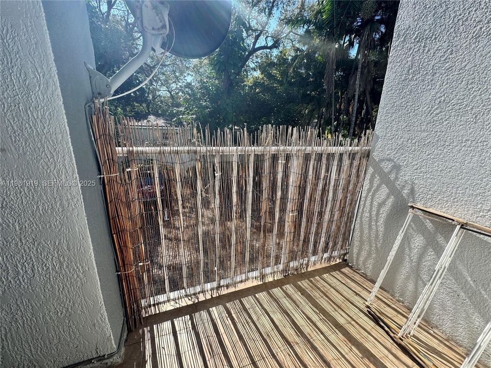 For Sale: $285,000 (1 beds, 1 baths, 491 Square Feet)