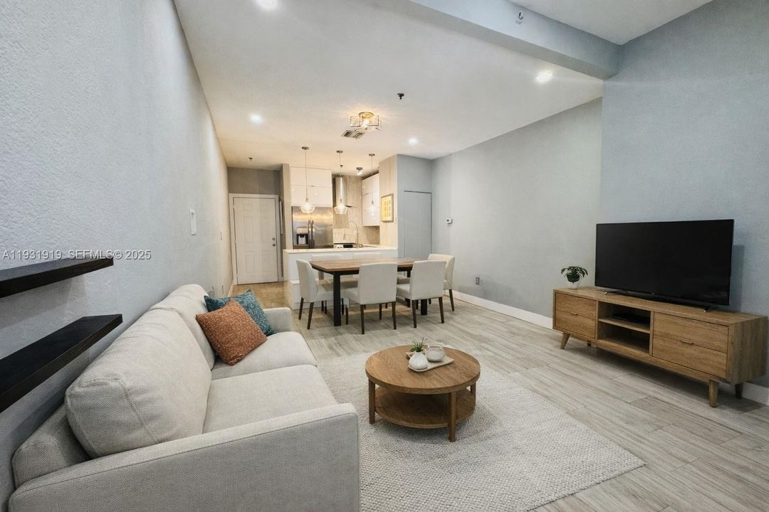 For Sale: $285,000 (1 beds, 1 baths, 491 Square Feet)