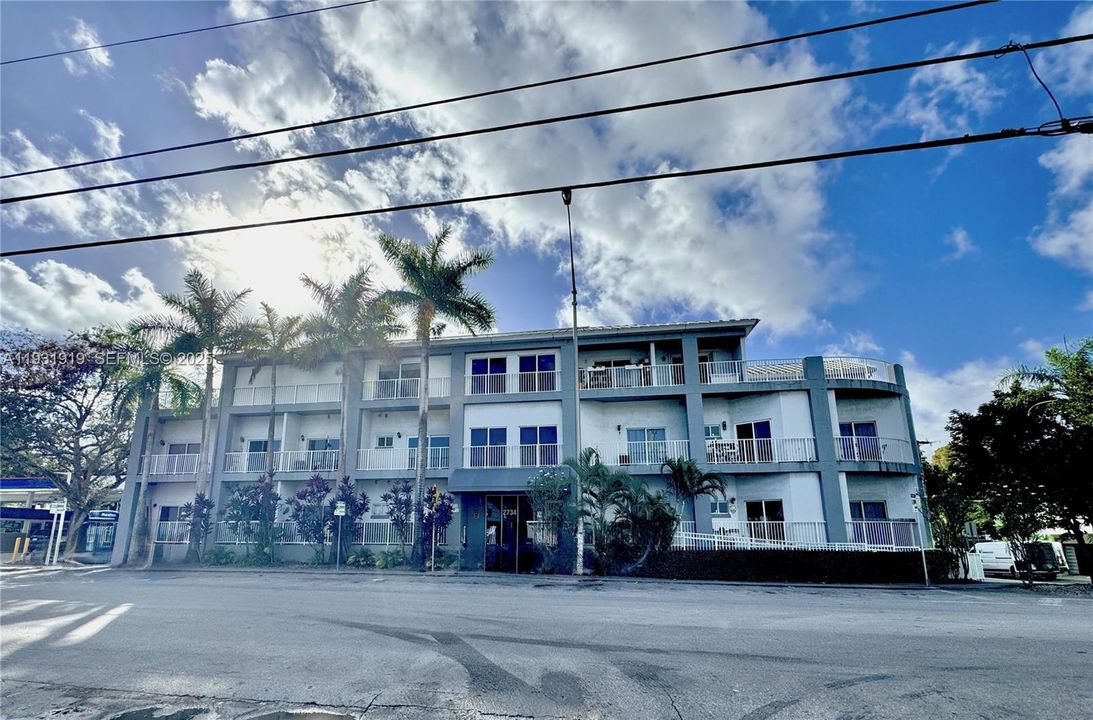 For Sale: $299,900 (1 beds, 1 baths, 491 Square Feet)