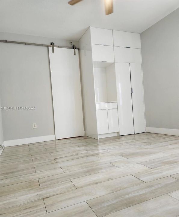 For Sale: $285,000 (1 beds, 1 baths, 491 Square Feet)