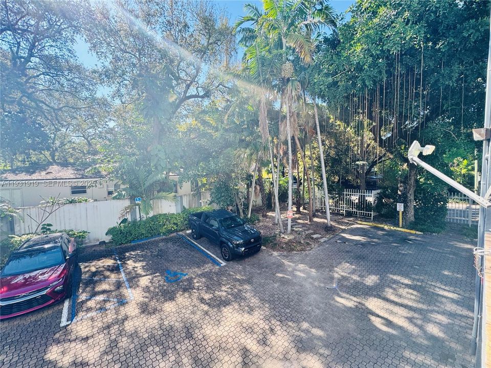 For Sale: $285,000 (1 beds, 1 baths, 491 Square Feet)