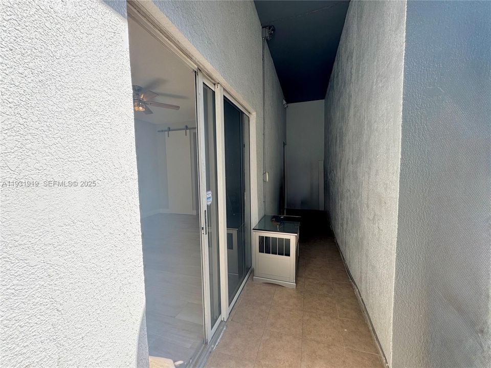 For Sale: $285,000 (1 beds, 1 baths, 491 Square Feet)