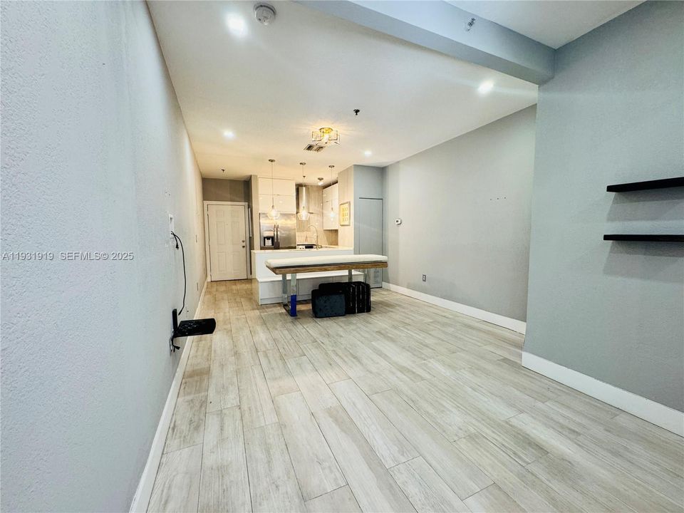 For Sale: $285,000 (1 beds, 1 baths, 491 Square Feet)