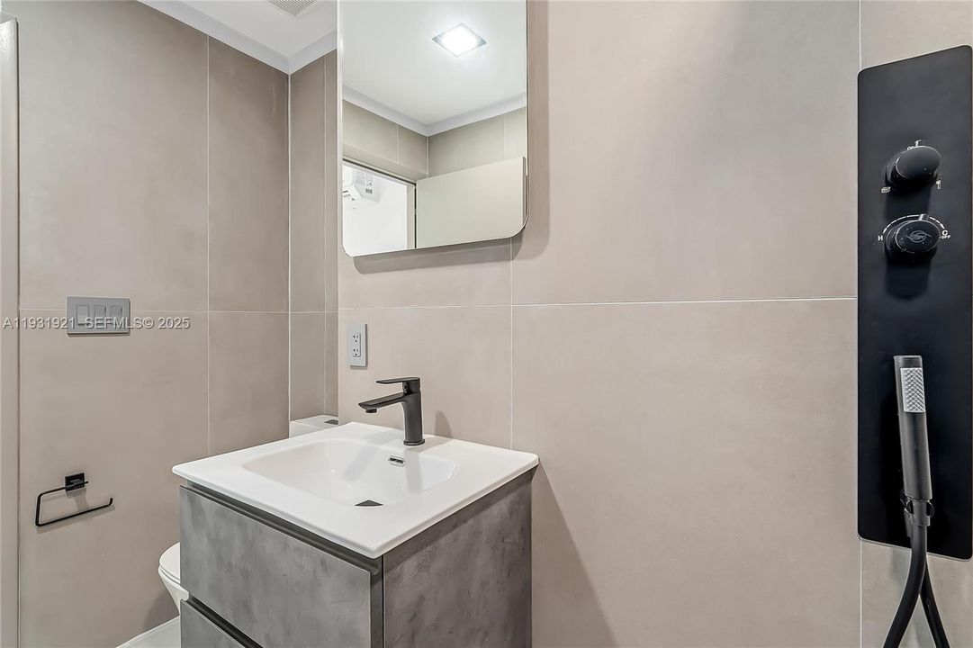 На продажу: $750,000 (3 спален, 3 ванн, 1432 Квадратных фут)