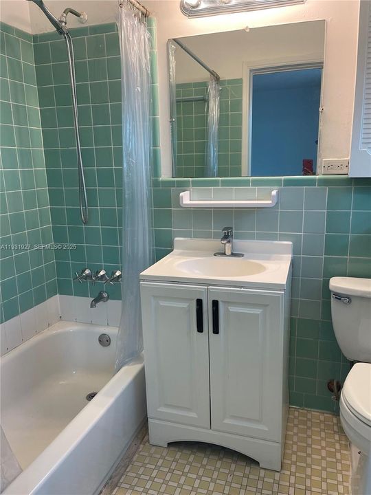 For Rent: $2,300 (1 beds, 1 baths, 800 Square Feet)