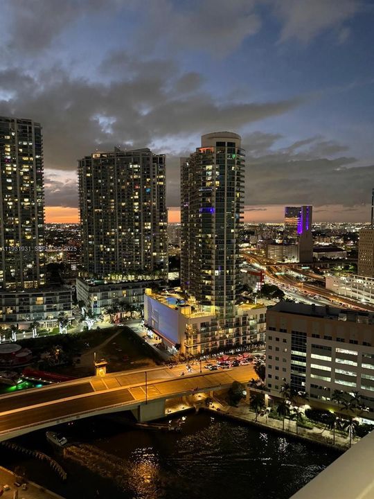 For Rent: $2,950 (1 beds, 1 baths, 757 Square Feet)