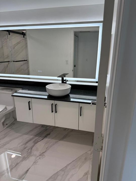 For Rent: $2,950 (1 beds, 1 baths, 757 Square Feet)