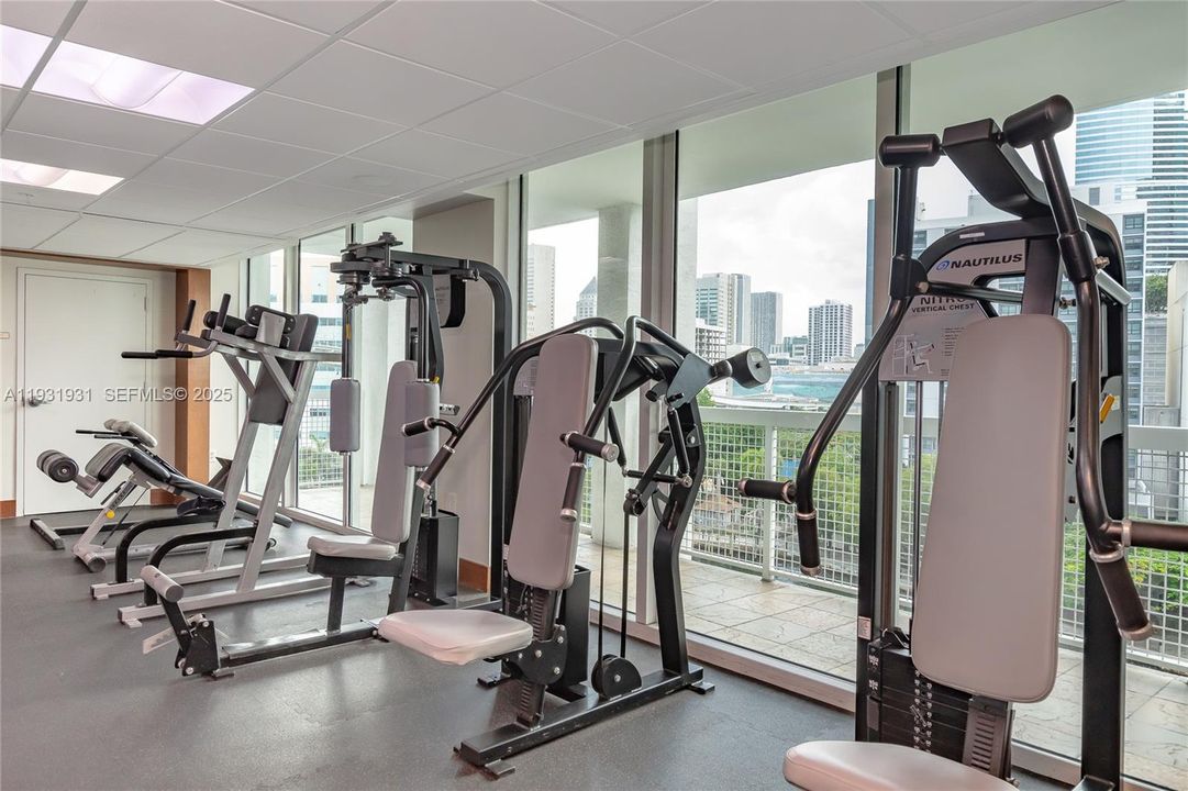 For Rent: $2,950 (1 beds, 1 baths, 757 Square Feet)