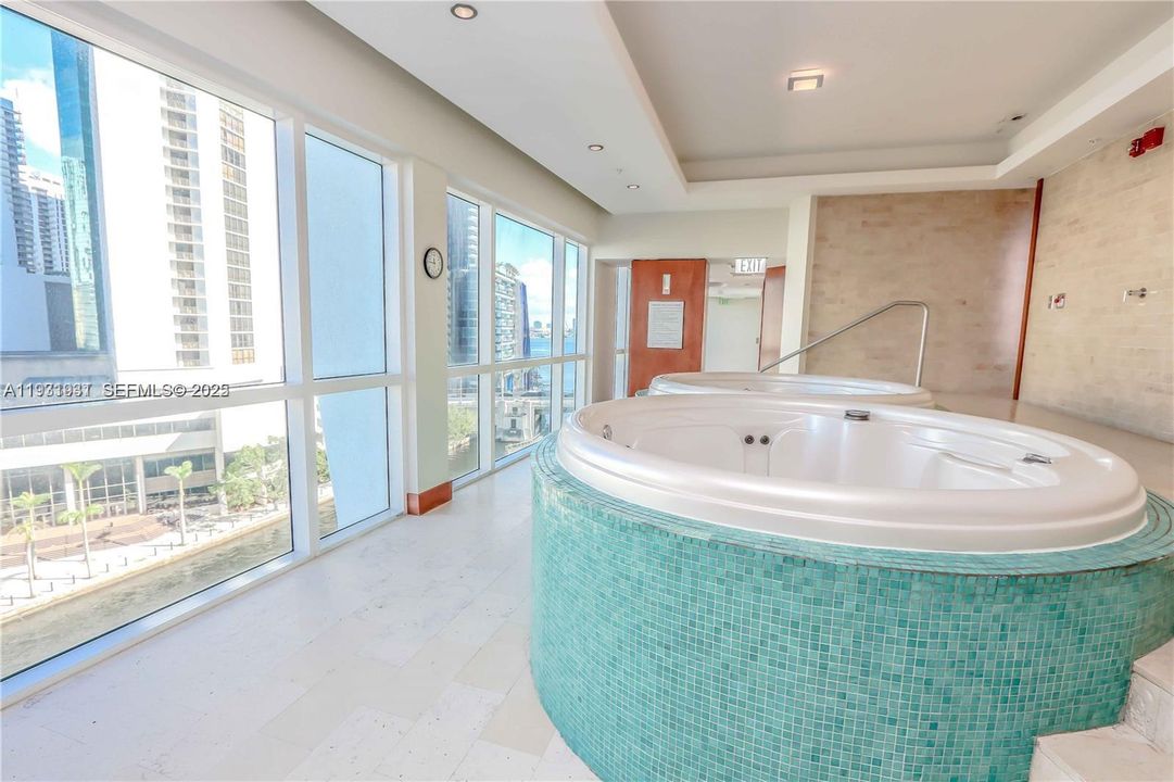 For Rent: $2,950 (1 beds, 1 baths, 757 Square Feet)