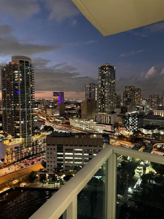 For Rent: $2,950 (1 beds, 1 baths, 757 Square Feet)