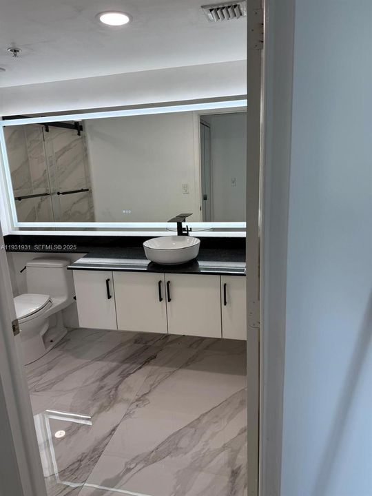 For Rent: $2,950 (1 beds, 1 baths, 757 Square Feet)