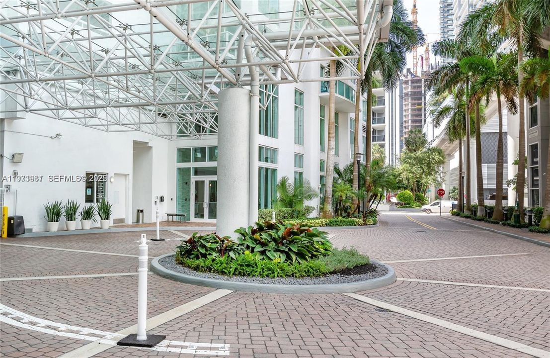 For Rent: $2,950 (1 beds, 1 baths, 757 Square Feet)