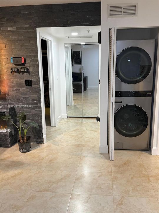 For Rent: $2,950 (1 beds, 1 baths, 757 Square Feet)