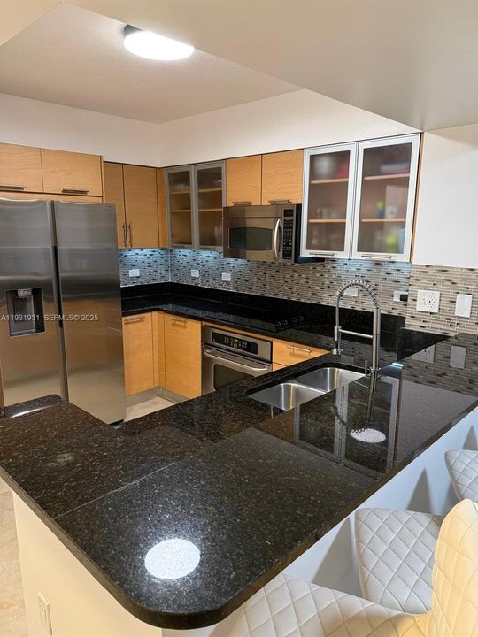 For Rent: $2,950 (1 beds, 1 baths, 757 Square Feet)