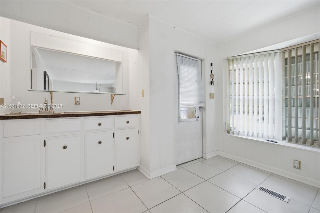 待售: $299,000 (2 贝兹, 2 浴室, 1449 平方英尺)