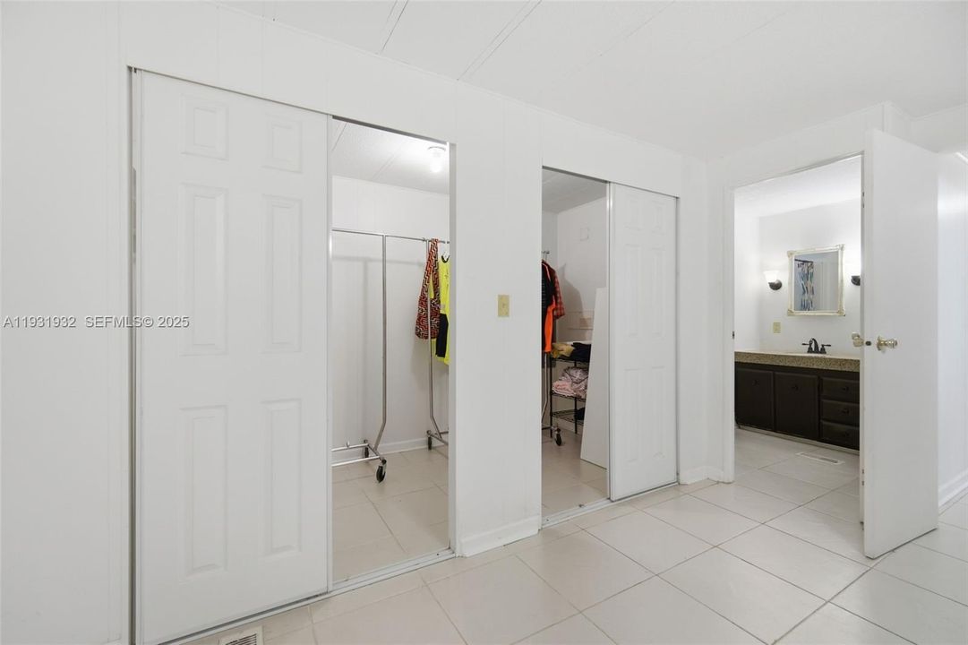 待售: $299,000 (2 贝兹, 2 浴室, 1449 平方英尺)