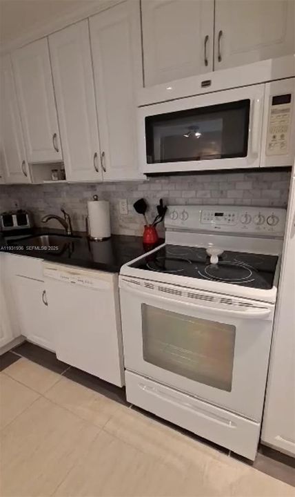 For Rent: $1,600 (2 beds, 2 baths, 904 Square Feet)