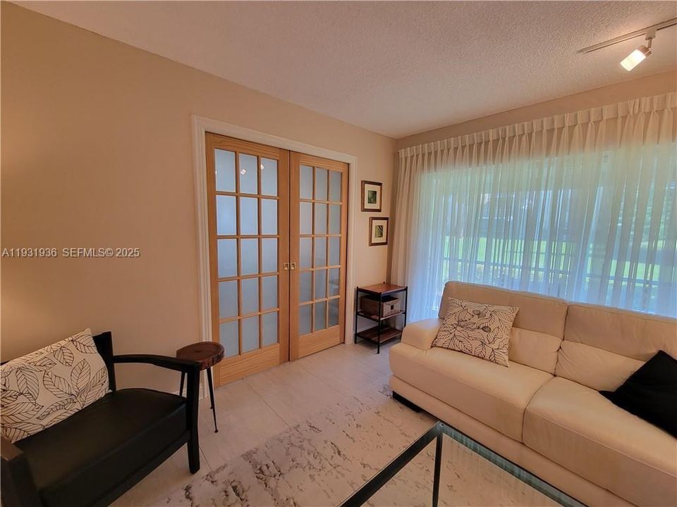 For Rent: $1,600 (2 beds, 2 baths, 904 Square Feet)