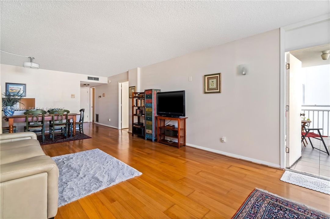 En Venta: $235,000 (1 camas, 1 baños, 870 Pies cuadrados)