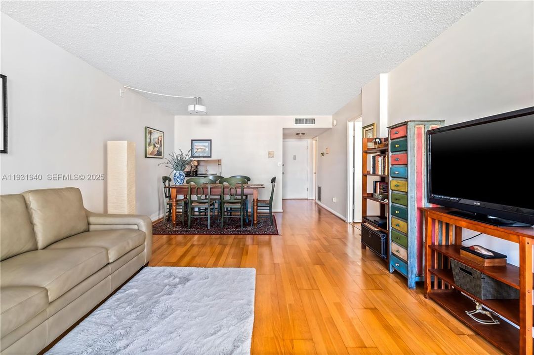 En Venta: $235,000 (1 camas, 1 baños, 870 Pies cuadrados)