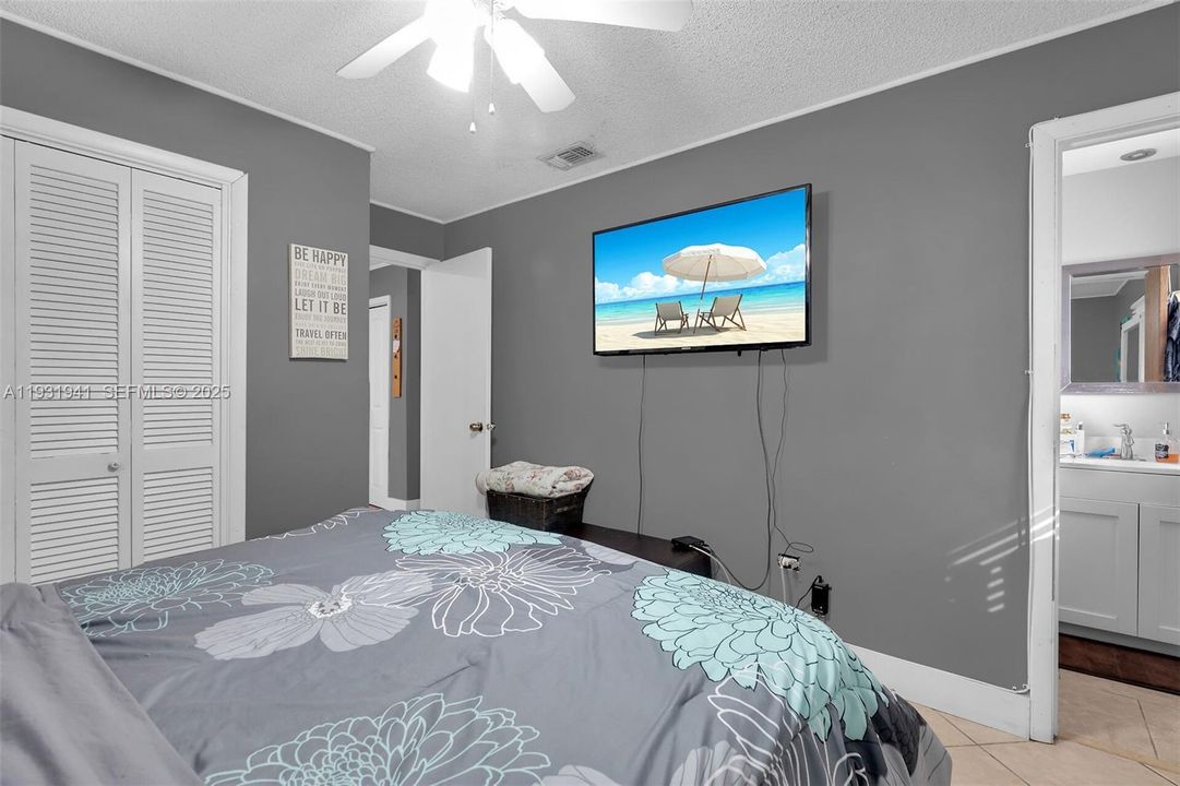 На продажу: $698,000 (2 спален, 2 ванн, 945 Квадратных фут)