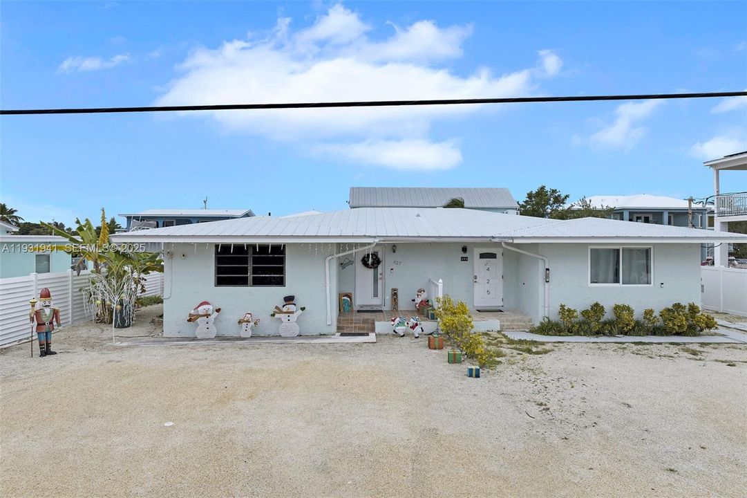 На продажу: $698,000 (2 спален, 2 ванн, 945 Квадратных фут)