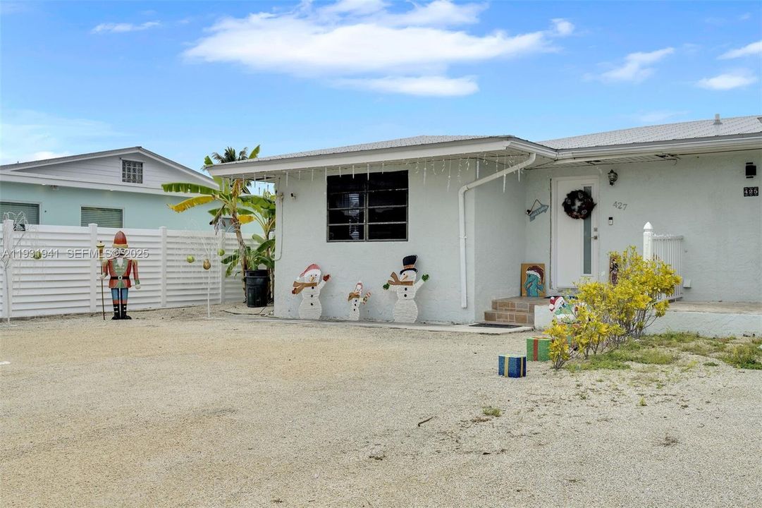 На продажу: $698,000 (2 спален, 2 ванн, 945 Квадратных фут)