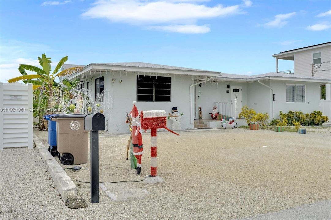 На продажу: $698,000 (2 спален, 2 ванн, 945 Квадратных фут)