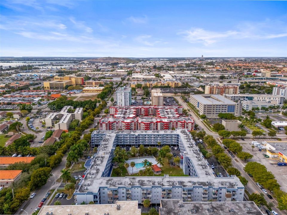 待售: $275,000 (2 贝兹, 1 浴室, 793 平方英尺)