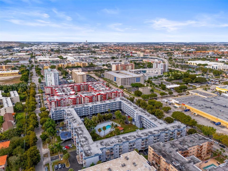 待售: $275,000 (2 贝兹, 1 浴室, 793 平方英尺)