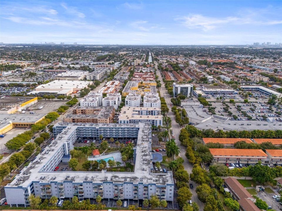 待售: $275,000 (2 贝兹, 1 浴室, 793 平方英尺)