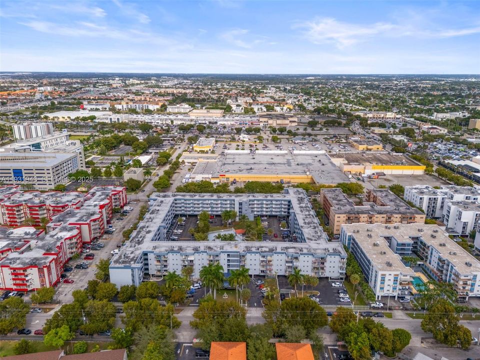 待售: $275,000 (2 贝兹, 1 浴室, 793 平方英尺)