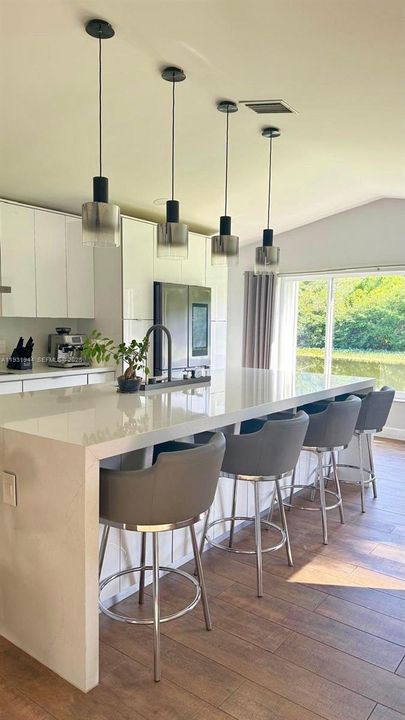 For Rent: $5,500 (4 beds, 2 baths, 2055 Square Feet)