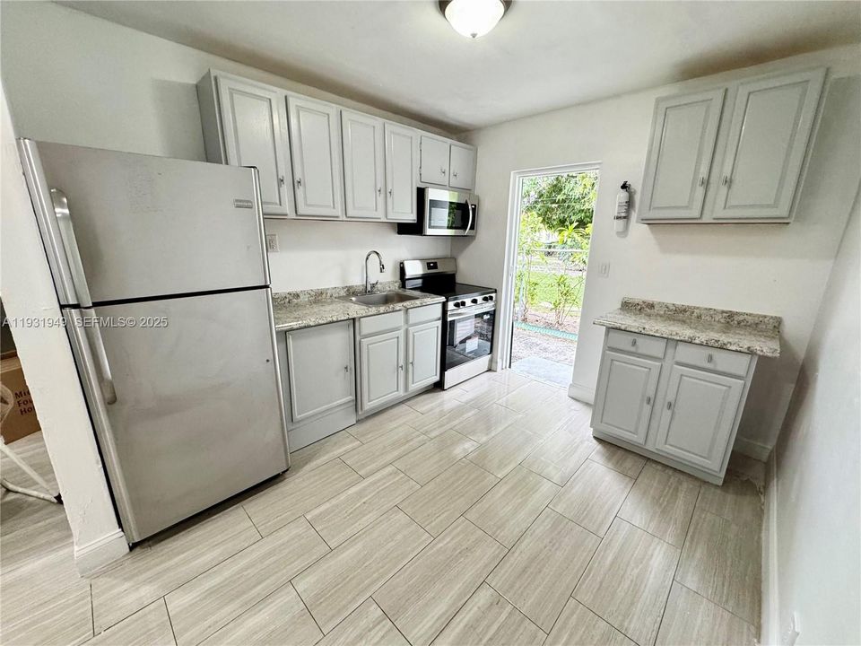 En Renta: $1,750 (2 camas, 1 baños, 2116 Pies cuadrados)