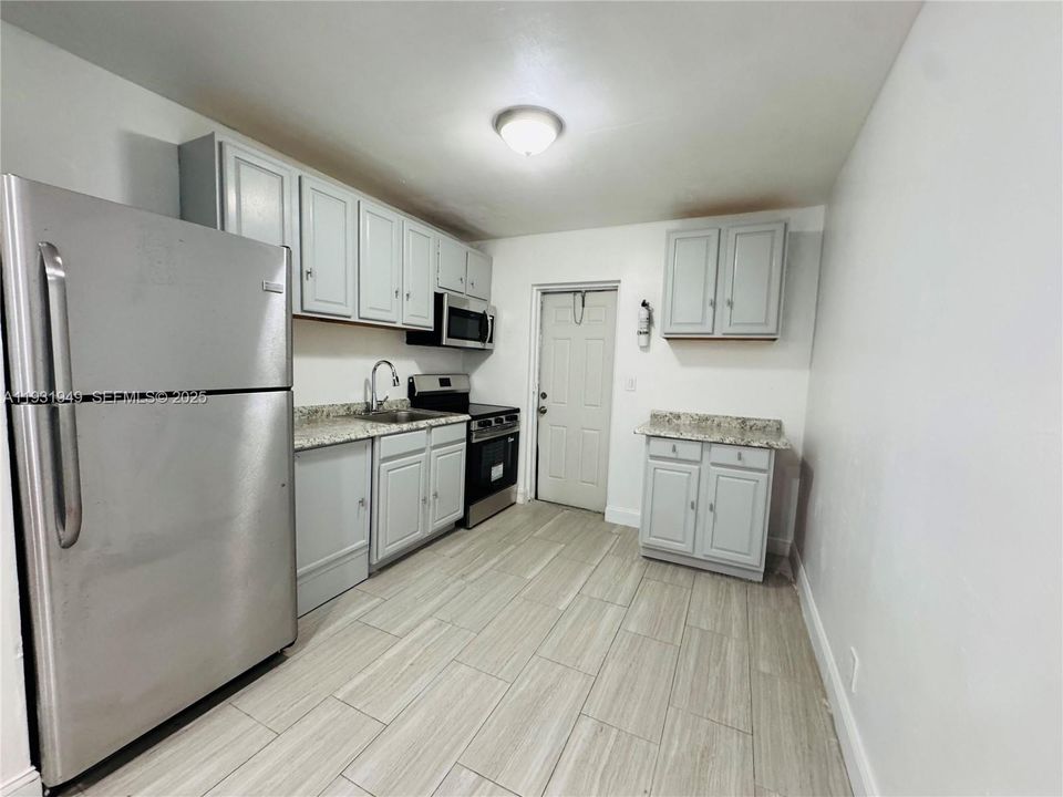 En Renta: $1,750 (2 camas, 1 baños, 2116 Pies cuadrados)