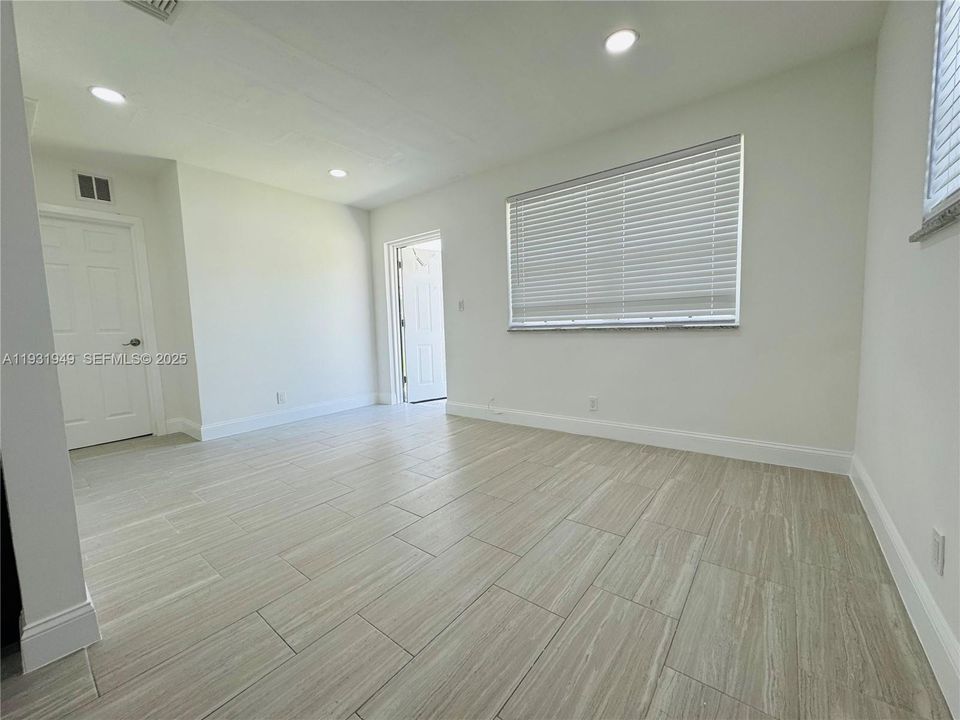 En Renta: $1,750 (2 camas, 1 baños, 2116 Pies cuadrados)