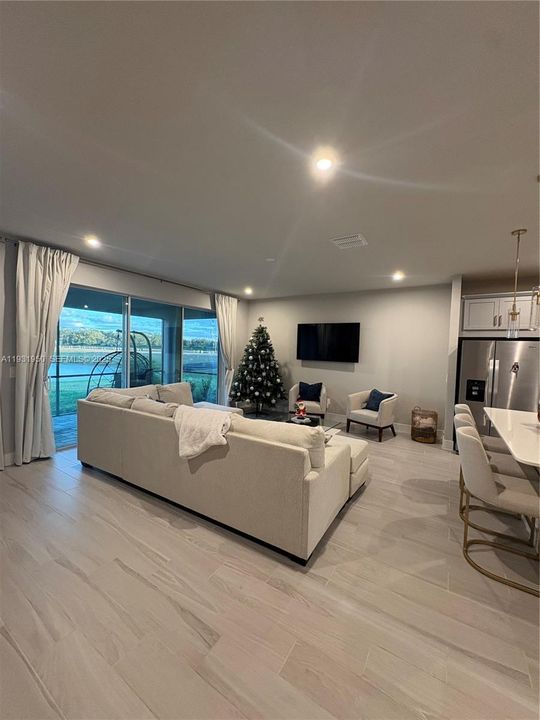 En Renta: $3,000 (4 camas, 2 baños, 2005 Pies cuadrados)