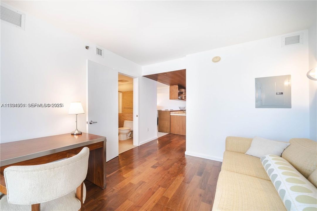 На продажу: $589,000 (2 спален, 1 ванн, 952 Квадратных фут)