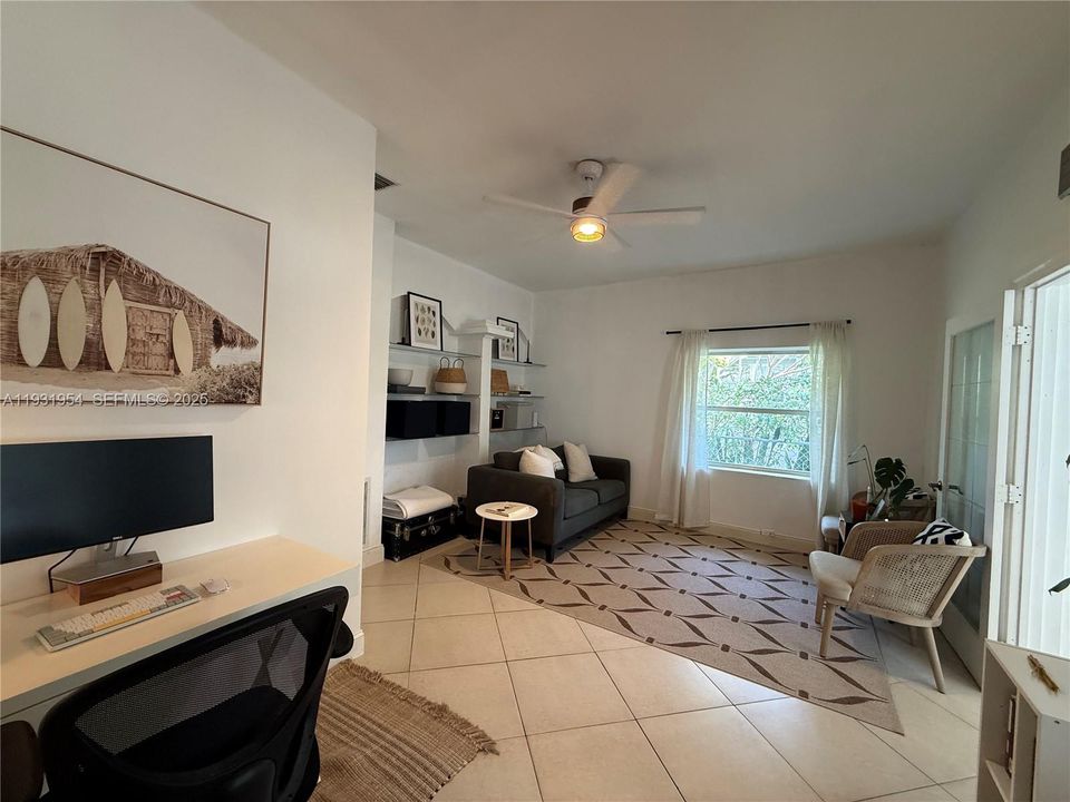 For Rent: $1,900 (1 beds, 3 baths, 2362 Square Feet)