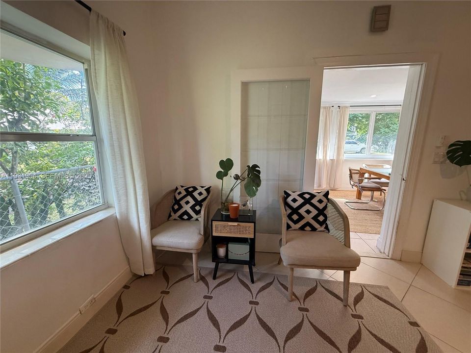 For Rent: $1,900 (1 beds, 3 baths, 2362 Square Feet)